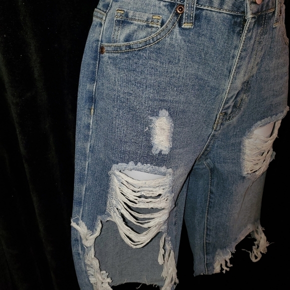 New Fashion Nova's Ayesha Longline Distressed Denim Shorts Women's Size 1 Small - Picture 3 of 5
